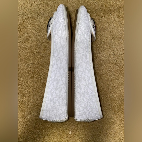 MICHAEL MICHAEL KORS WITHE FLATS. - Picture 10 of 16